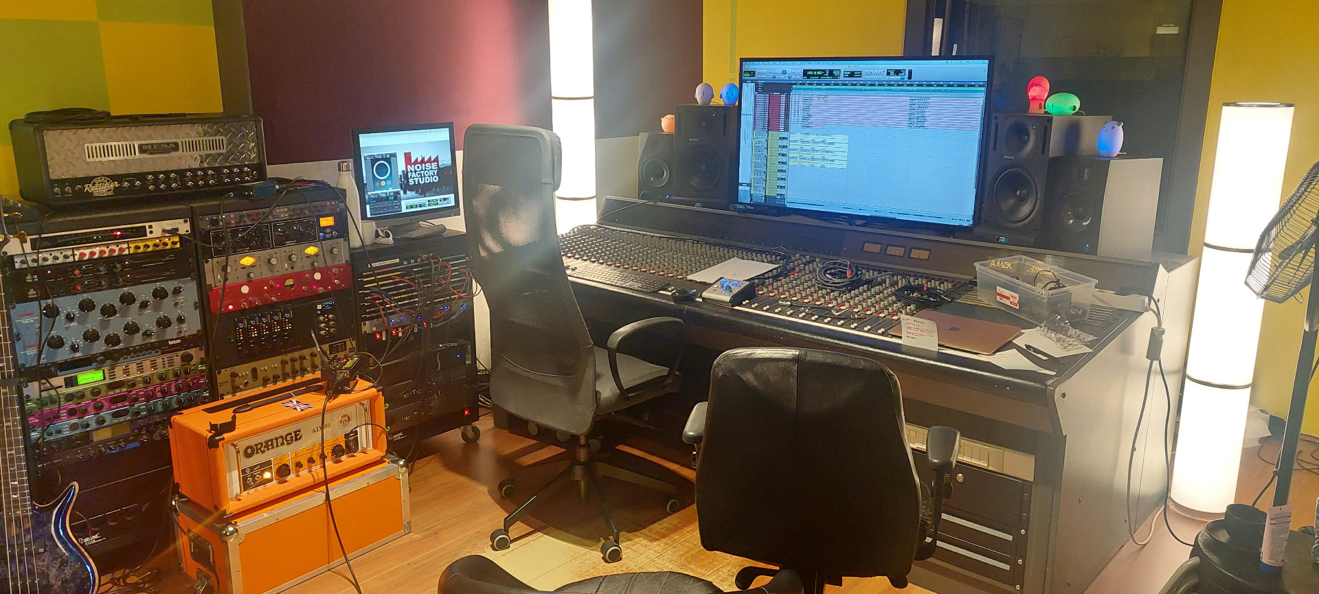 Vue d'ensemble de la régie avec console et outboard